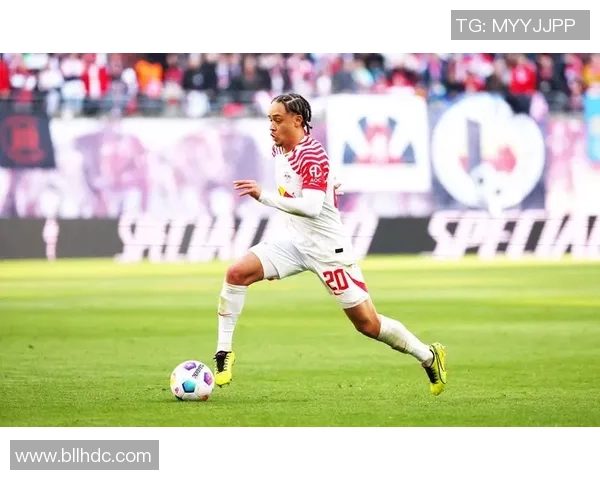 苹果球星足球壁纸展现激情与梦想，畅享精彩赛事瞬间