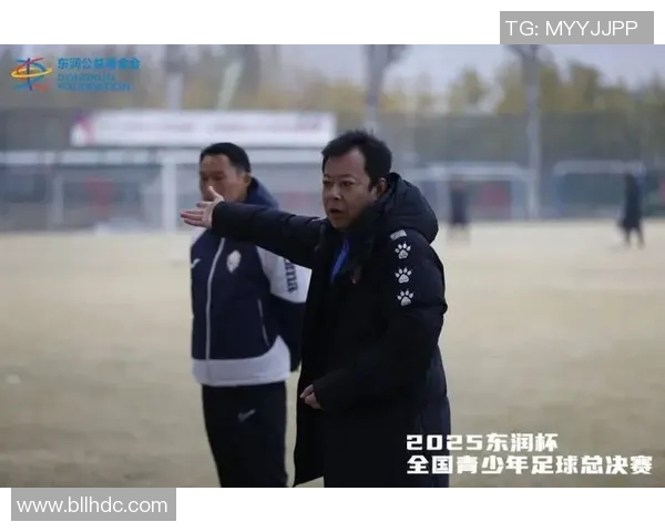 铲子足球星辉展现绿茵风采点燃青春激情书写传奇征程